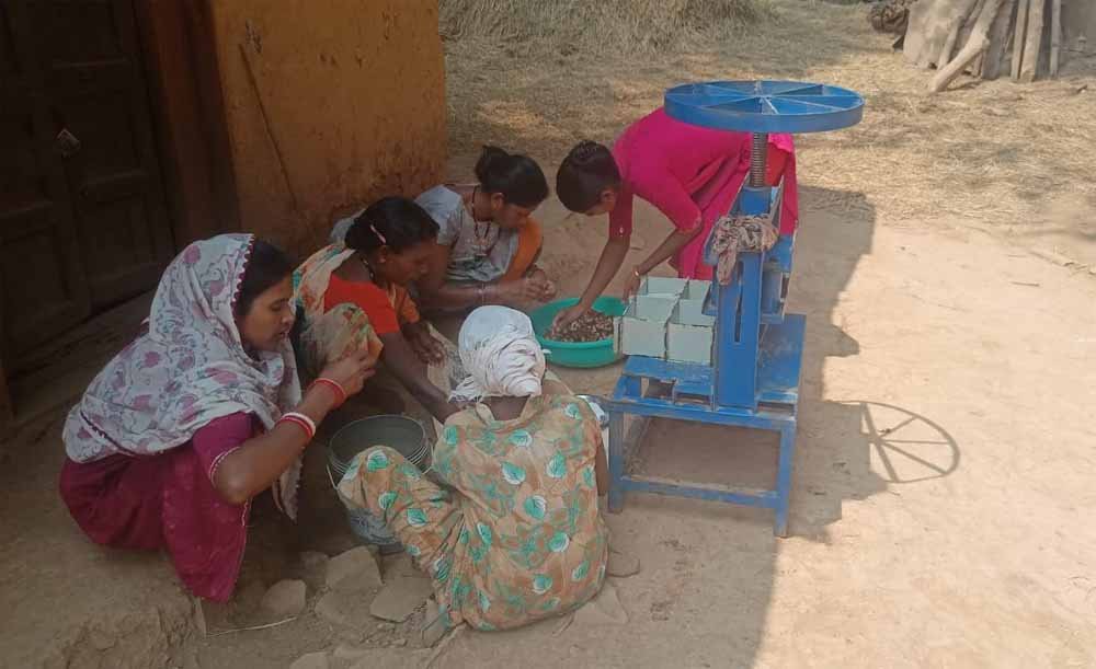 बस्तर के ग्राम तुआरास-चितापुर की महिलाएं लखपति दीदी संवाद कार्यक्रम रायपुर में हुई सम्मानित