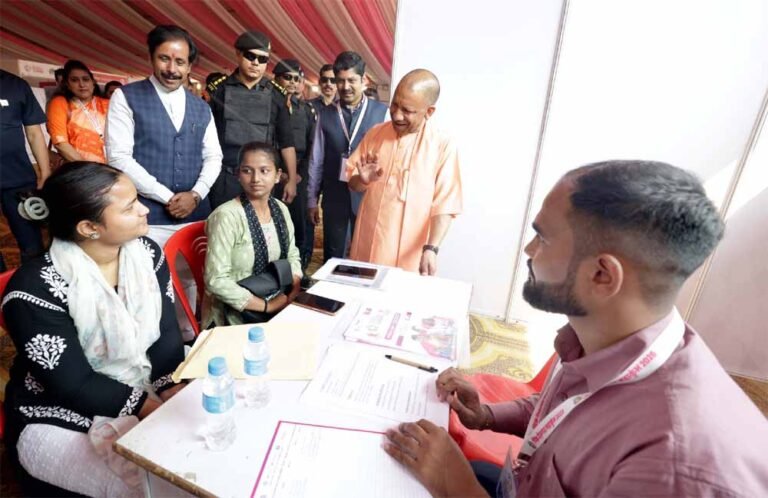 मुख्यमंत्री योगी आदित्यनाथ ने की सफल महिला उद्यमियों की सराहना, अन्य महिलाओं के लिए बताया प्रेरणास्रोत