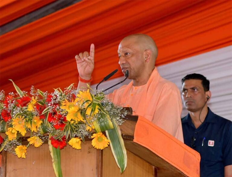 अफवाहों पर ध्यान न दें, आवश्यकता पड़ने पर ही पेट्रोल-डीजल लेने जाएं