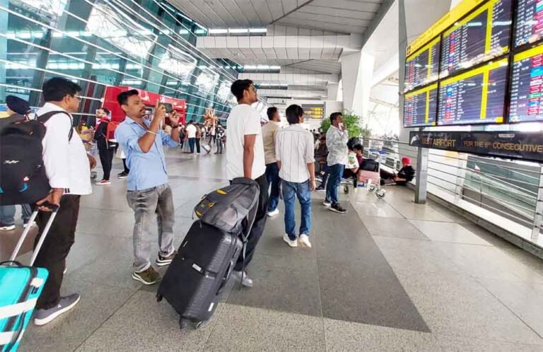 हवाई यात्रा पर ईरान संकट की मार: सैकड़ों उड़ानें कैंसिल, यात्रियों को रिफंड में छूट