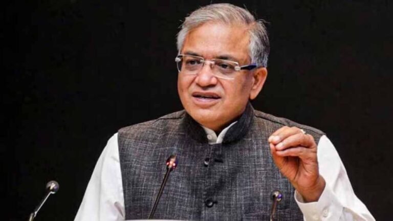 मुख्य चुनाव आयुक्त ज्ञानेश कुमार पर घिरा विवाद, 193 विपक्षी सांसदों ने हटाने का प्रस्ताव लाया