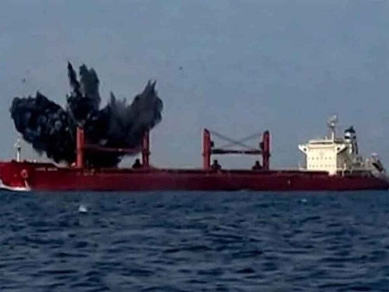 ईरान का बड़ा वार! अमेरिकी जहाज बना निशाना, मिडिल ईस्ट में हालात तनावपूर्ण