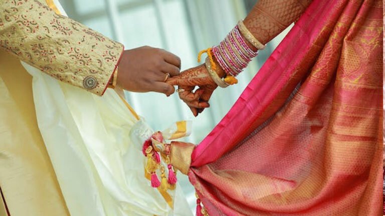 सेन समाज ने शादी के रीति-रिवाजों में बदलाव किया, प्री-वेडिंग शूट के बाद जूता चोरी और सगाई के फोन कॉल पर लगी रोक