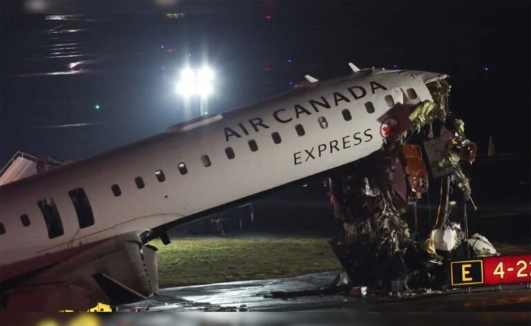 Plane Crash in New York: टेकऑफ से पहले बड़ा हादसा, ट्रक से भिड़ा विमान, दो लोगों की जान गई