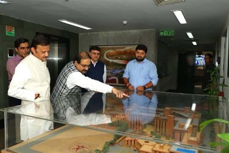 उप मुख्यमंत्री शुक्ल ने इंडियन हैबिटैट सेंटर का किया अवलोकन