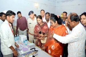प्रभारी मंत्री उइके ने सरई में मल्टीस्पेशियलिटी मेगा स्वास्थ्य शिविर का किया अवलोकन
