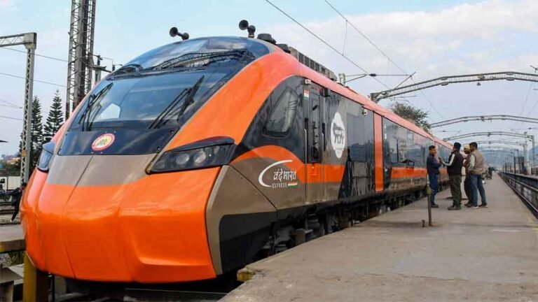 होली के बाद बड़ी सौगात: Modern Coach Factory (Raebareli) में तैयार 16 डिब्बों वाली वंदे भारत ट्रेन का ट्रायल तेज