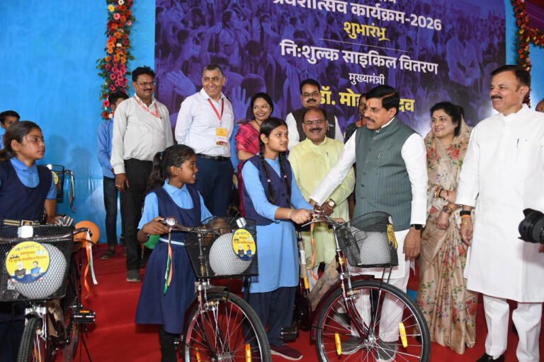 एमपी में शिक्षा का नया सवेरा, 1.45 करोड़ बच्चों के नामांकन का लक्ष्य, मेधावी छात्रों को लैपटॉप और टॉपर्स को मिलेगी स्कूटी