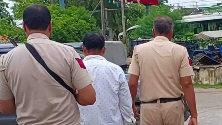 जेल से छूटते ही फिर शुरू किया नशे का काला खेल, गुमला पुलिस ने चर्चित होटल मालिकों को किया गिरफ्तार