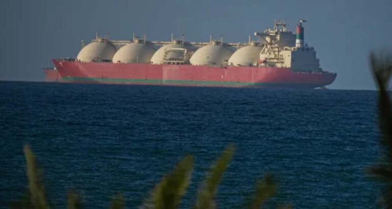 ईरान की नई चाल: होर्मुज स्ट्रेट पर जहाजों से वसूली, EU और अरब देशों का विरोध