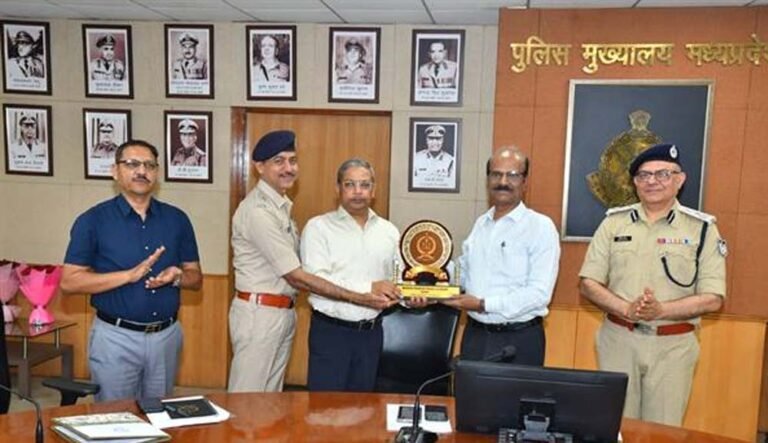 पुलिस अधिकारी की पहचान निष्पक्षता, ईमानदारी और संवेदनशीलता में है – पुलिस महानिदेशक मकवाणा