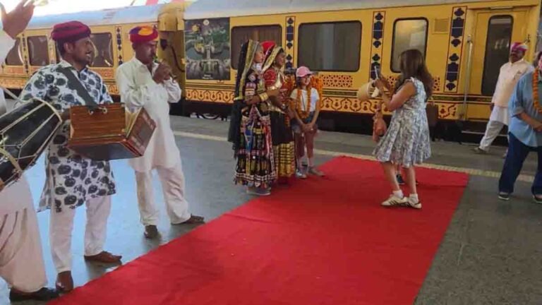 युद्ध का पर्यटन पर असर: शाही ट्रेन पैलेस ऑन व्हील्स में सिर्फ 30 यात्री पहुंचे जैसलमेर