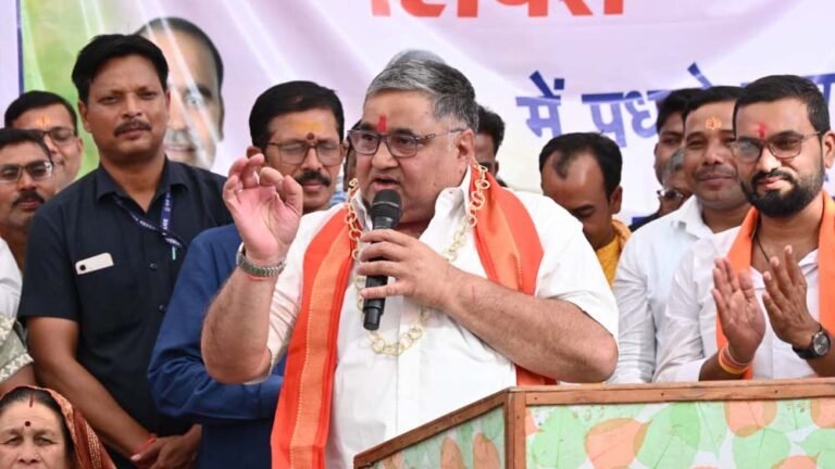 राजेश अग्रवाल ने कवर्धा के जानकी वन धाम शिवालय में प्राण-प्रतिष्ठा समारोह में शिरकत की