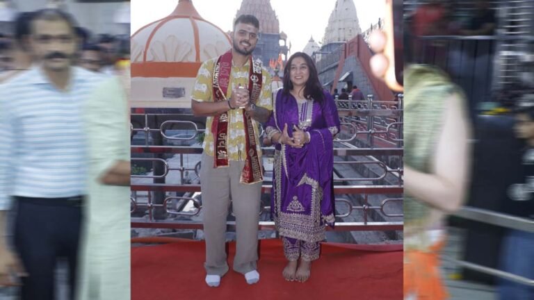 महाकाल के दरबार में मिलिन्द सोमन और नीतीश राणा, बाबा से की दिल की बात