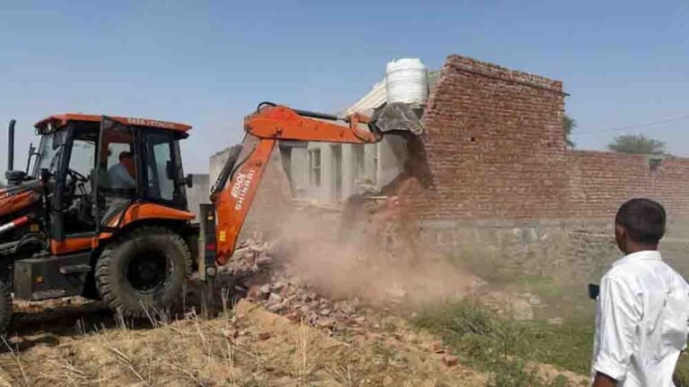 बुलडोजर की कार्रवाई: जेडीए ने अवैध कॉलोनियों और कब्जों पर कसा शिकंजा