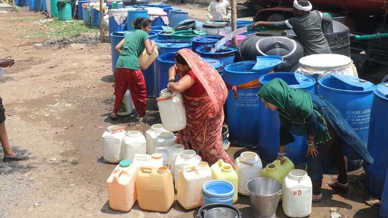 इंदौर में जलसंकट बढ़ा, गर्मी के चलते निर्माण कार्य और सर्विस स्टेशनों में बोरिंग और नर्मदा जल का उपयोग