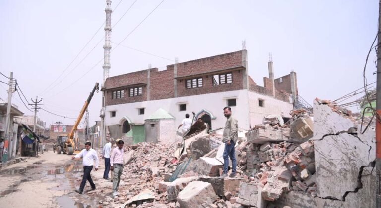 सीएम योगी के निर्देश पर संभल में बड़ी कार्रवाई, दो गांवों से हटे कब्जे, लैंड बैंक में वृद्धि