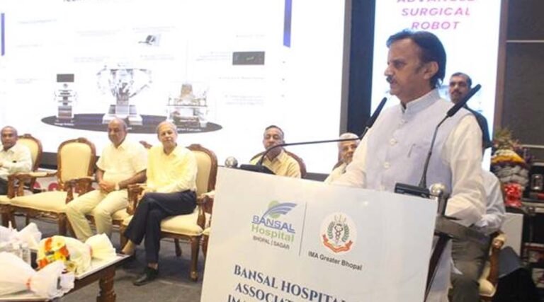 अत्याधुनिक उपकरण स्वास्थ्य सेवाओं को प्रभावी और सटीक बनाएंगे: उप मुख्यमंत्री शुक्ल