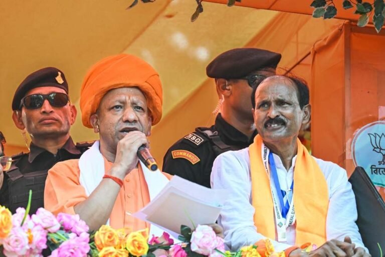 मुख्यमंत्री योगी आदित्यनाथ ने विधायक व बांकुड़ा से भाजपा प्रत्याशी नीलाद्रि शेखर दाना के लिए किया रोड शो