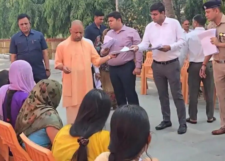 किसी की भी जमीन पर न होने पाए दबंगों का कब्जा : सीएम योगी