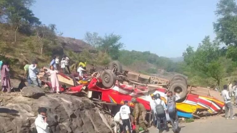 जम्मू-कश्मीर के उधमपुर में बस दुर्घटना, 15 की मौत; मृतकों की संख्या बढ़ सकती है