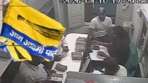 AAP की हवाला मुश्किलें बढ़ी, गुजरात में किसने भेजा था दिल्ली से कैश?