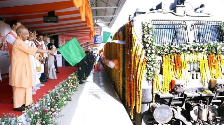 मुख्यमंत्री योगी आदित्यनाथ ने लखनऊ से सोमनाथ स्वाभिमान पर्व यात्रा को दिखाई हरी झंडी