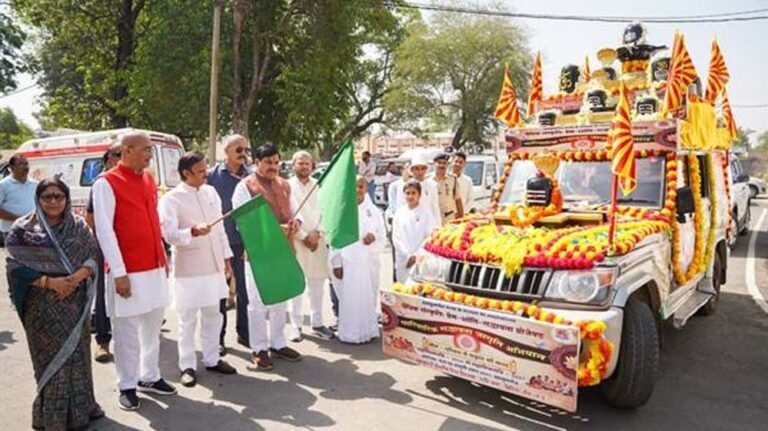 पारिवारिक संस्कृति व प्रेम, शांति, सद्भावना रथ को मुख्यमंत्री डॉ. यादव ने दिखाई हरी झंडी