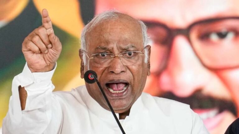 कांग्रेस अध्यक्ष खड़गे ने PM मोदी को ‘आतंकवादी’ कहा, फिर सफाई दी