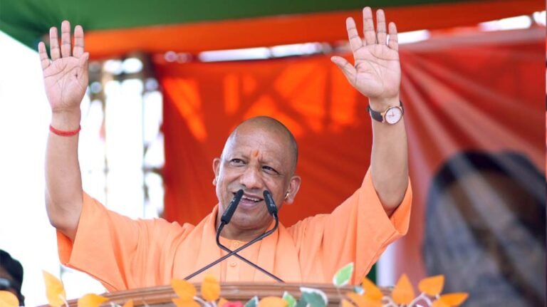 सीएम योगी बोले- नौजवान परेशान, किसान हताश, लेकिन टीएमसी तुष्टिकरण में व्यस्त