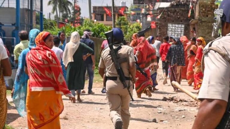 चुनाव आयोग ने बंगाल के 8 हजार पोलिंग बूथों को किया सुपर सेंसेटिव घोषित, 135 दबंग गिरफ्तार