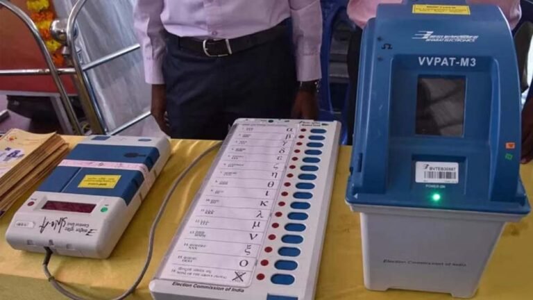 EVM के बटन पर गोंद या परफ्यूम लगाना पड़ा महंगा, बंगाल चुनाव से पहले EC ने कसी नकेल