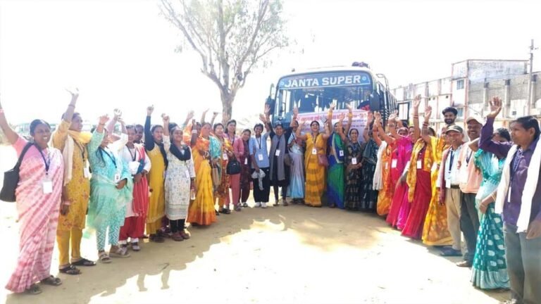 राम नगरी की ओर श्रद्धा का कारवां: मनेंद्रगढ़ से 49 श्रद्धालु अयोध्या रवाना