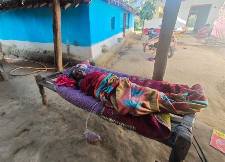 कैंसर से जूझ रही महिला को जिला अस्पताल में भर्ती, कलेक्टर ने दिए उपचार के निर्देश