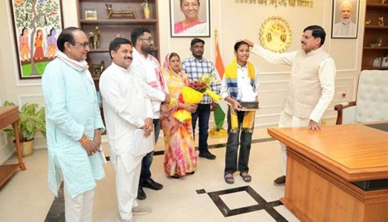 दसवीं बोर्ड टॉपर कु. प्रतिभा सोलंकी को एक लाख रुपये का पुरस्कार, सीएम डॉ. यादव ने किया ऐलान