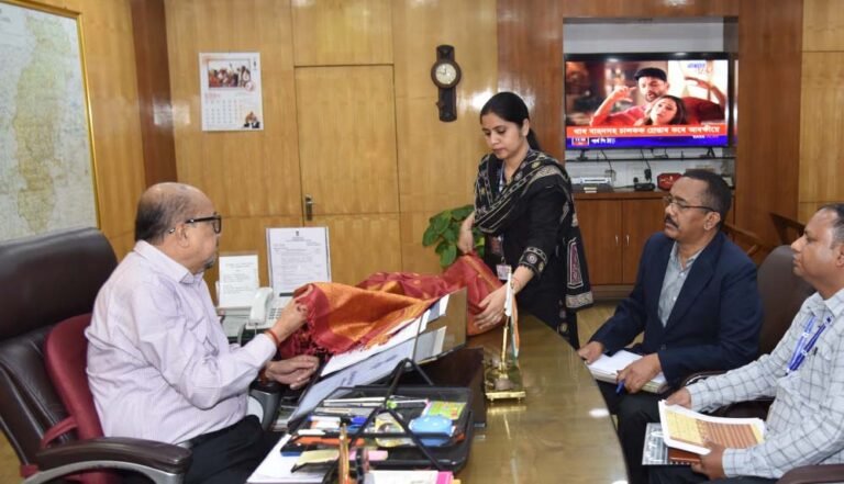 रायपुर: राज्यपाल ने कोसा वस्त्रों के नवाचार और बुनकरों के आर्थिक सशक्तिकरण पर जोर दिया