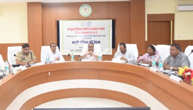 रायपुर: कैबिनेट मंत्री राजेश अग्रवाल की उपस्थिति में डीएमएफ शासी परिषद की बैठक आयोजित