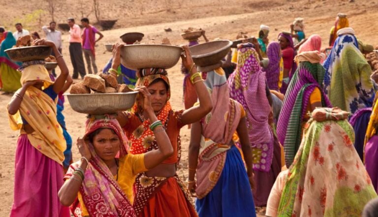 कोरिया: राज्य से आए तकनीकी अधिकारी एस.के. साहू ने परखी मनरेगा कार्यों की गुणवत्ता