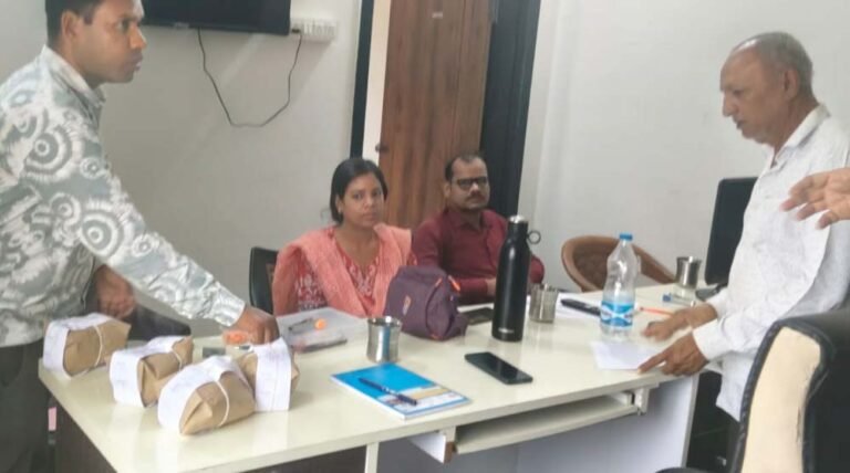 रायपुर : खाद्य एवं औषधि प्रशासन टीम ने की गुणवत्ता जांच,स्वच्छता में कमी पर दुकान को नोटिस