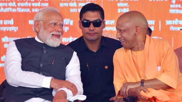 प्रधानमंत्री नरेंद्र मोदी ने देश के सबसे बड़े एक्सप्रेसवे गंगा एक्सप्रेसवे का किया लोकार्पण