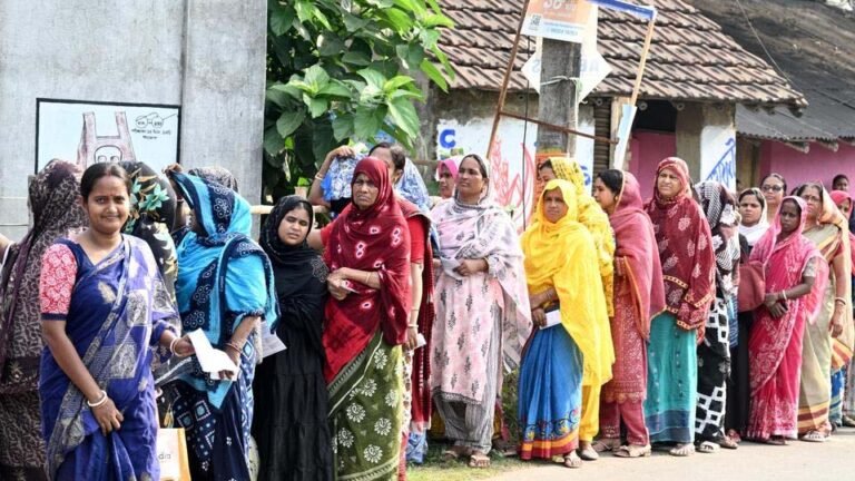 बंगाल चुनाव में 18% वोटिंग, ममता का गड़बड़ी का आरोप, नादिया में BJP वर्कर पर हमला