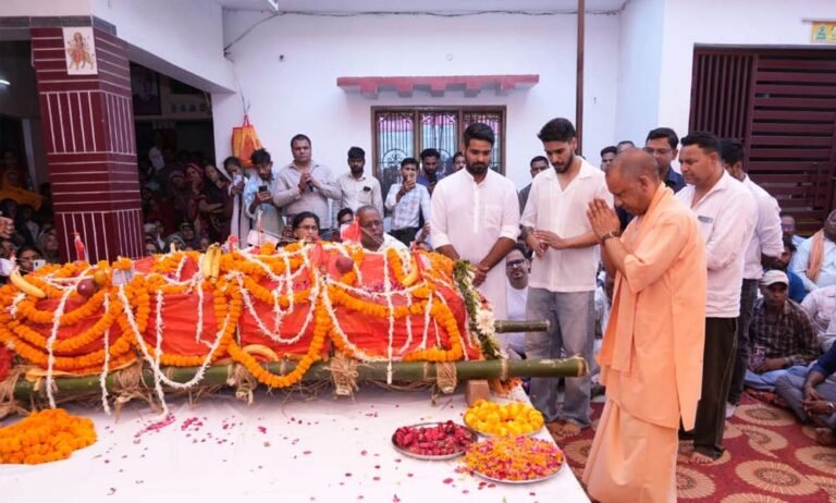 मारकंडेय यादव को सीएम योगी ने दी भावभीनी श्रद्धांजलि