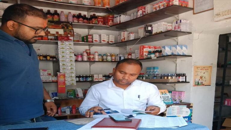 सही दवा, शुद्ध आहार अभियान में बड़ी कार्रवाई: एक्सपायरी खाद्य सामग्री नष्ट, दवा दुकानों की सघन जांच