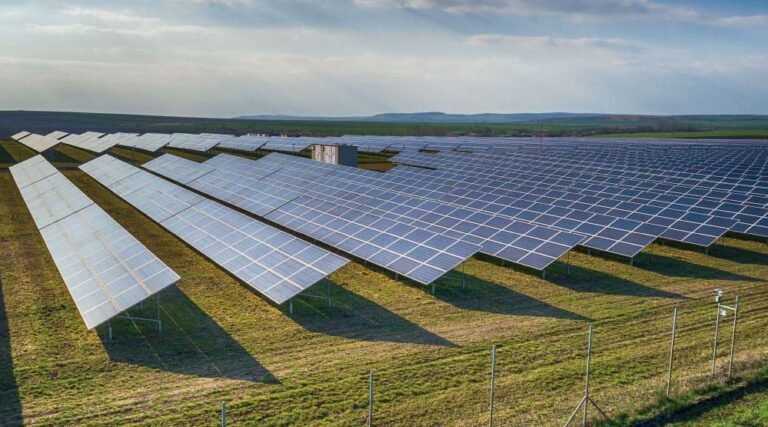 उत्तर प्रदेश का सोलर अभियान: 2025-26 में 3.47 लाख संयंत्र स्थापित करने का लक्ष्य