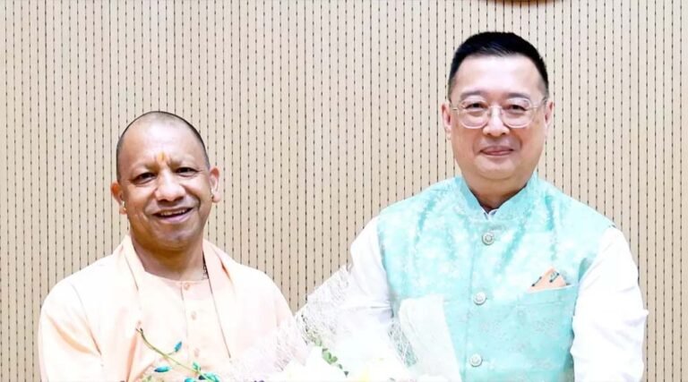 सिंगापुर के उच्चायुक्त साइमन वोंग ने मुख्यमंत्री योगी आदित्यनाथ से की शिष्टाचार भेंट