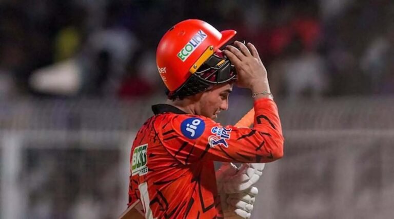 अभिषेक शर्मा पर BCCI की कड़ी कार्रवाई, KKR vs SRH मैच में बोले थे अश्लील शब्द