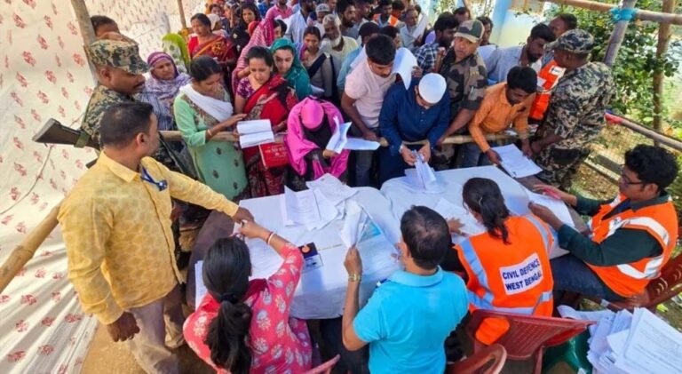 पहली बार EC ने बंगाल के 90 लाख से ज्यादा वोटरों का जिलेवार डेटा जारी किया