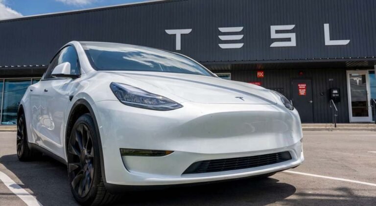 TESLA का नया सुपरचार्जर, 15 मिनट में इलेक्ट्रिक कार पूरी तरह होगी चार्ज