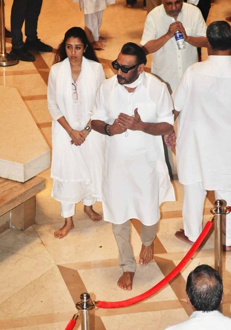 आशा भोसले के निधन से संगीत जगत शोक में, 92 साल की उम्र में ली अंतिम सांस