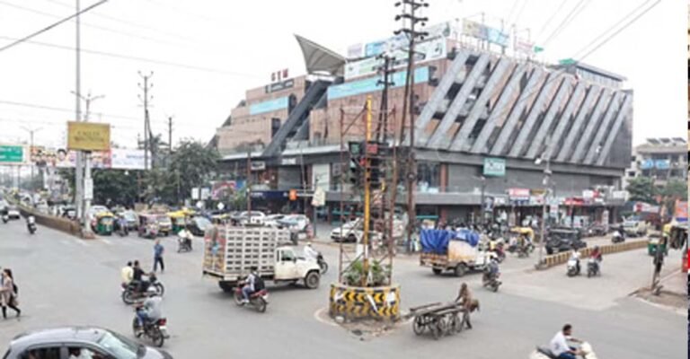 इंदौर में बड़ा गणपति चौराहे पर फ्लाईओवर निर्माण में देरी, सीवर शिफ्टिंग और ट्रैफिक डायवर्टेशन बनीं बड़ी बाधा